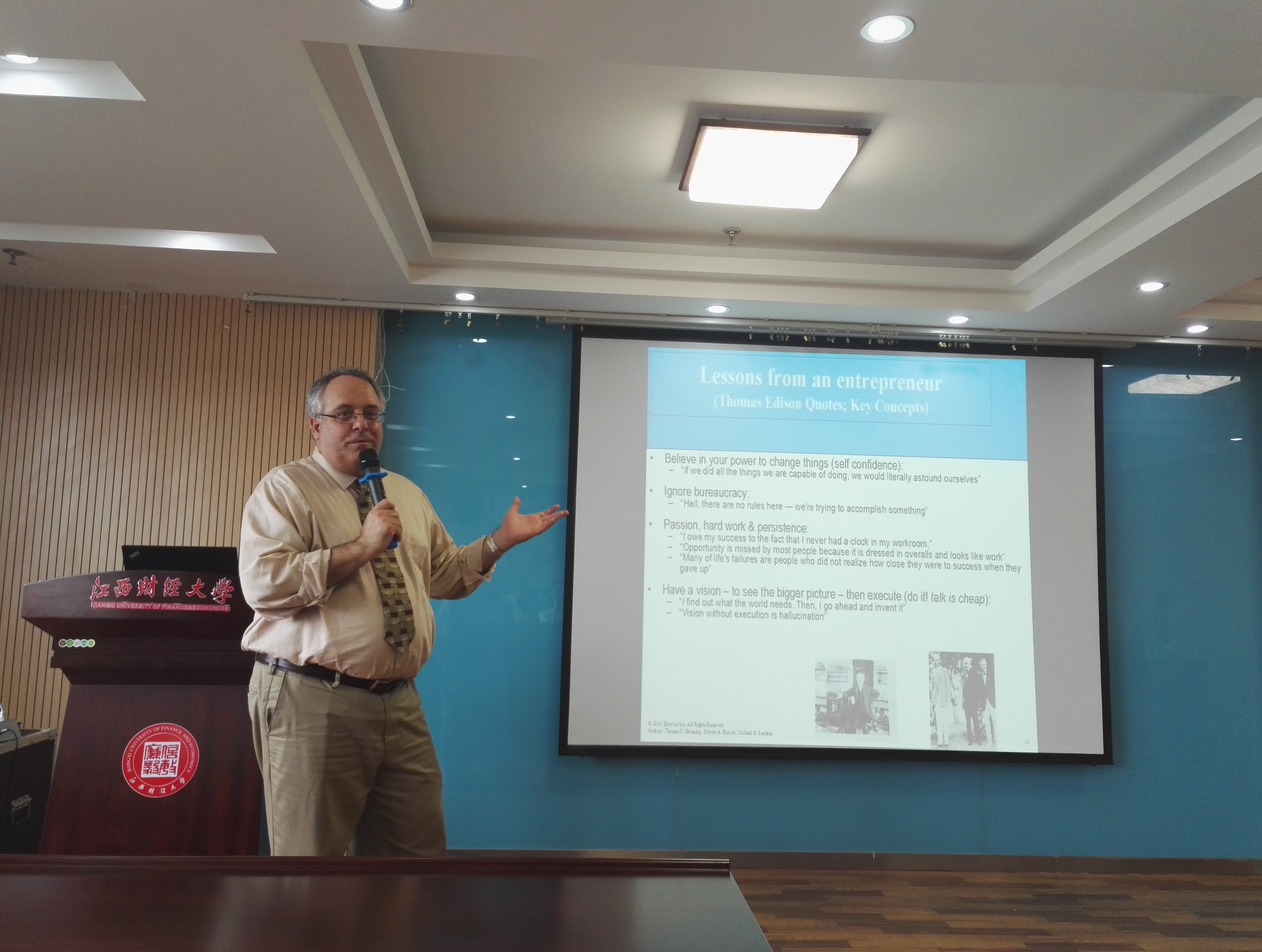 加拿大康戈迪亚大学丹尼尔博士来院讲学.jpg