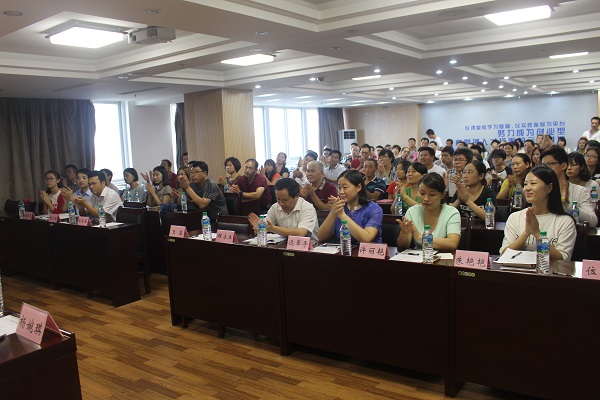 工商管理学院召开2016届新生家长座谈会2.JPG