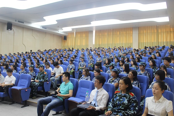 工商管理学院召开2016级新生入学教育大会 (2).JPG