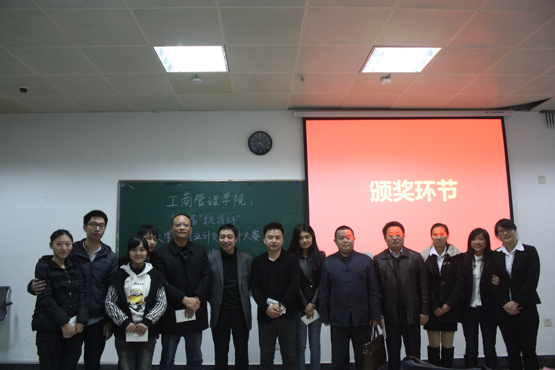 一场企业家和大学生创业者的交流.JPG