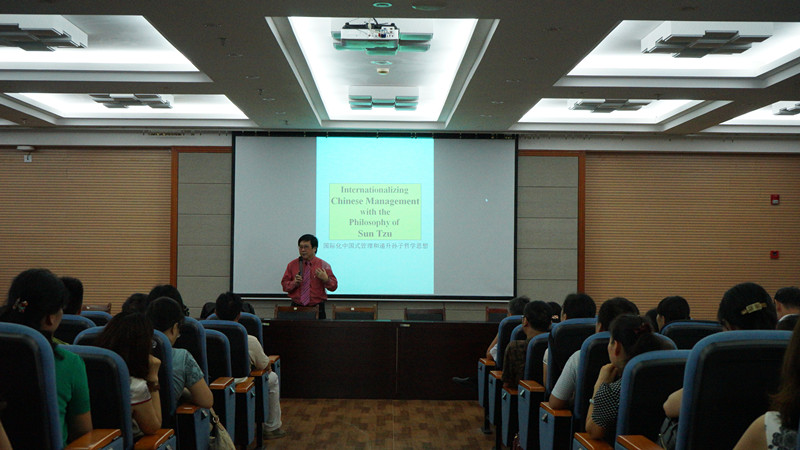 《Chinese Management Studies》（SSCI）主编符绩德教授来我院讲学.JPG