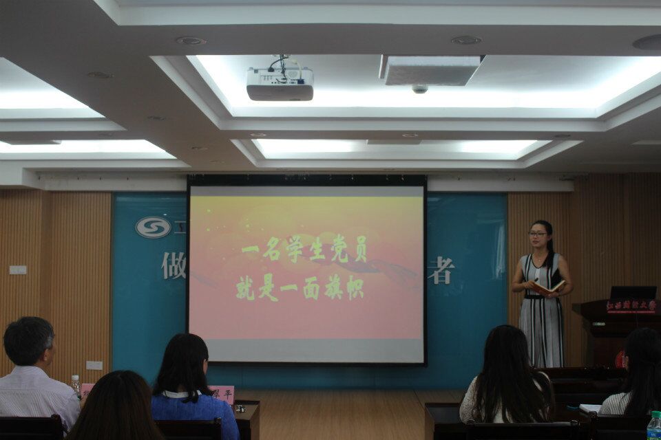 优秀党员事迹报告会 (2).jpg