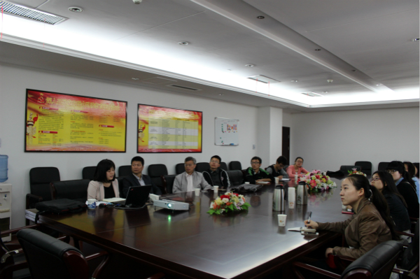 座谈会.jpg