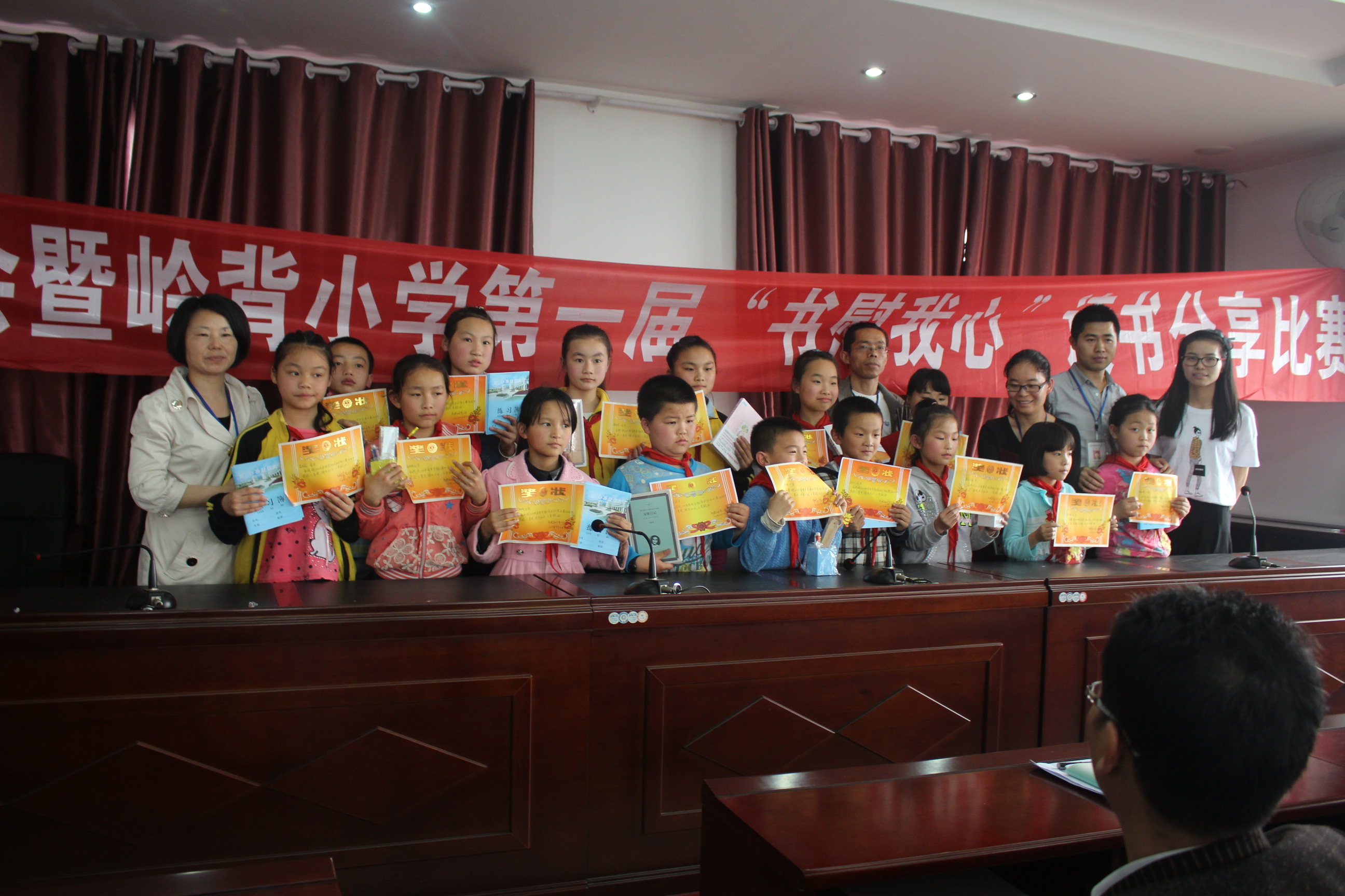 获奖选手与老师合影.JPG