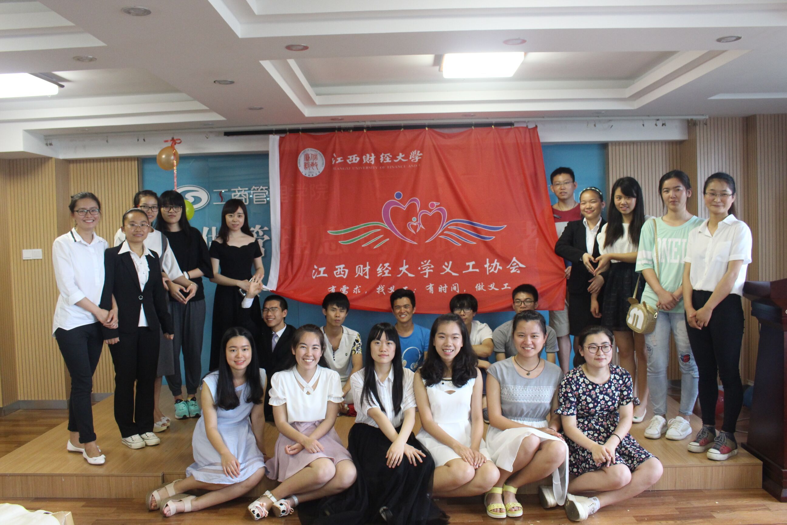 义工协会大家庭合影.jpg