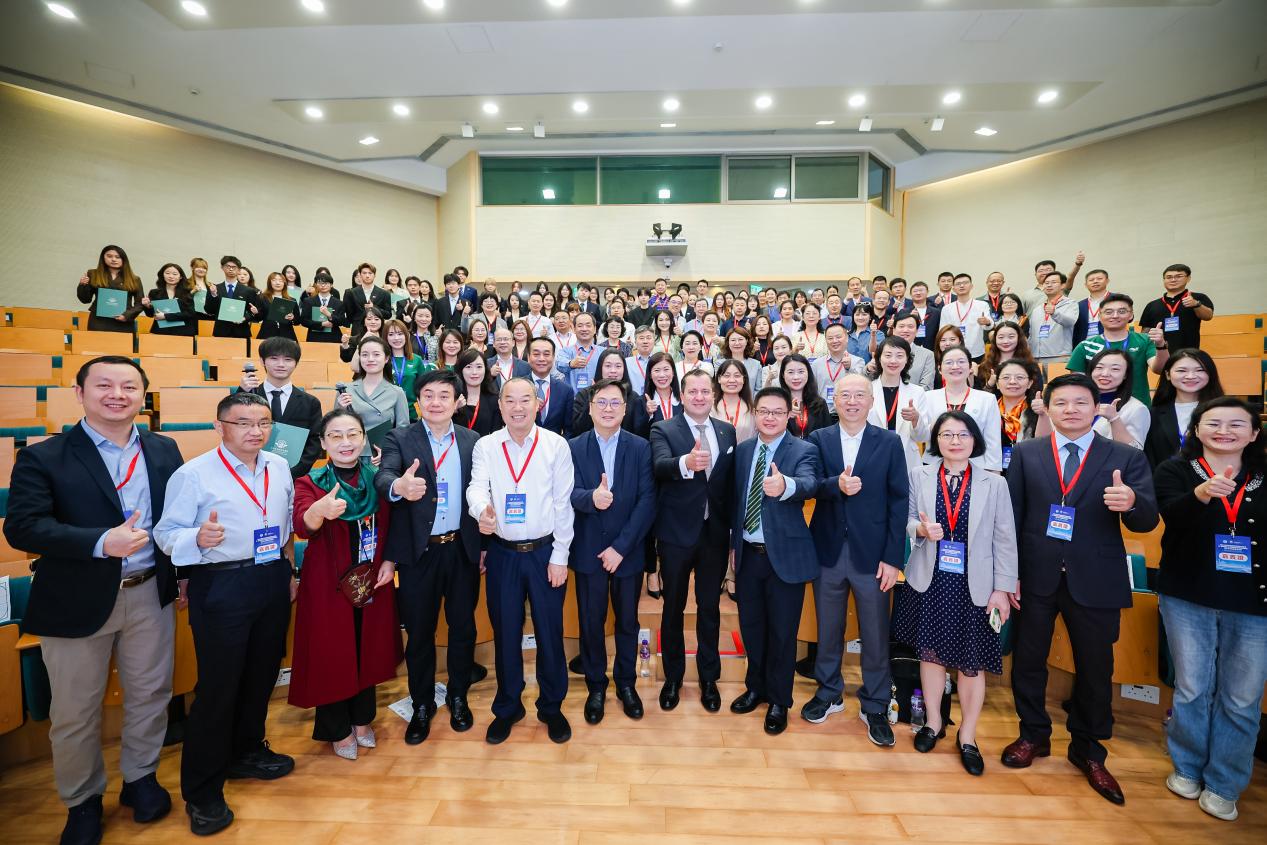 邓爱民教授应邀出席2026旅游及酒店管理领导力峰会并作主旨演讲